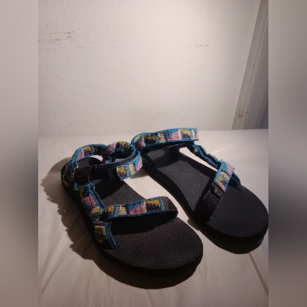 TEVA SANDALS SIZE 10 EUC